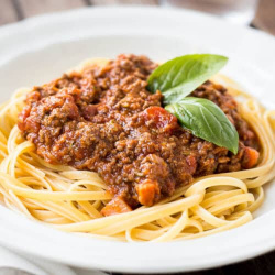 Makaronai bolognese